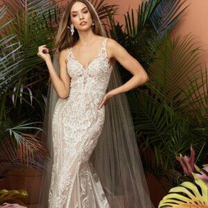 Brand New - Never Worn Wtoo Unique Lace Wedding Dress with Train
